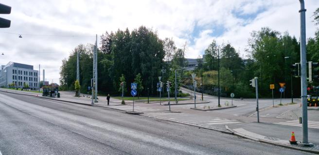 Risteys Paciuksenkadulta Meilahdentielle. Taustalla näkyy Tammisairaala ja Iho- ja allergiasairaala.