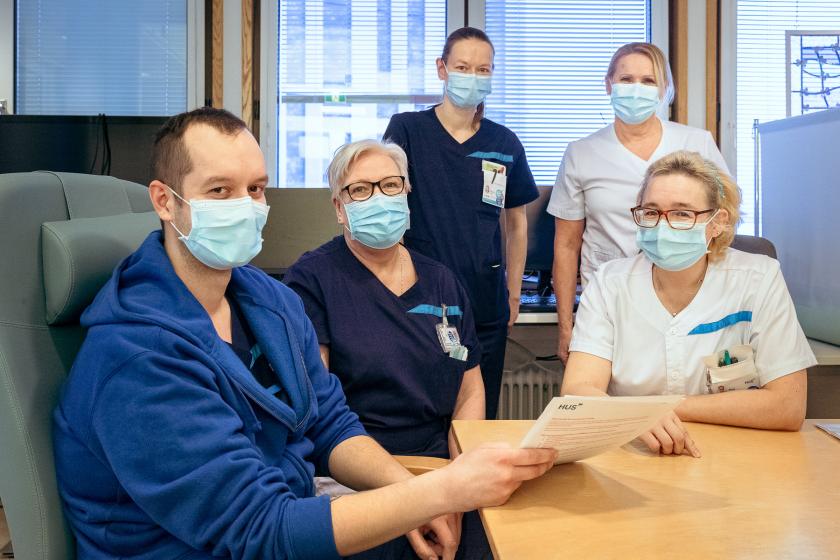 Syöpäkeskuksen osastojen 7 ja 8 henkilöstöä.