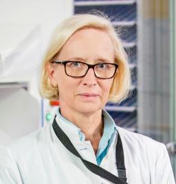 Elina Ahomäki Hankintapäällikkö