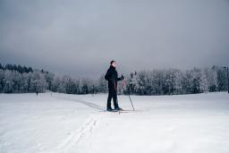 Sydänleikkauksen läpikäynyt Jorma Siirtola hiihtää
